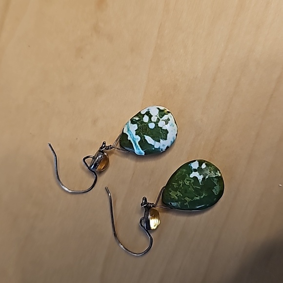 Solvertoned green stone fishhook earrings - Picture 4 of 6